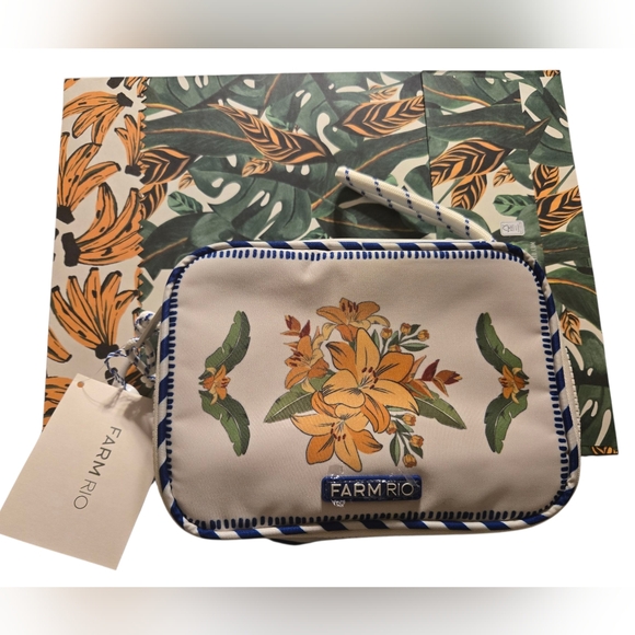 FARM Rio "Xero Destino Tropical" Toiletry Bag Off White #perfect gift NWT - Picture 4 of 10